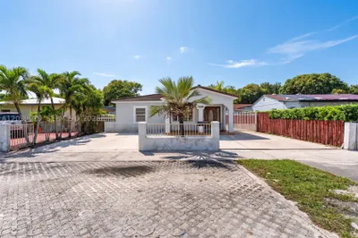 920 NW 35th Ave 1