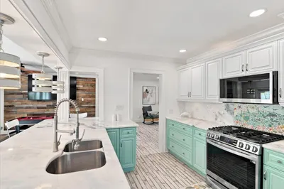 1736 NW 39th Street 1