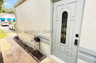 5201 SW 31st Ave #225 1