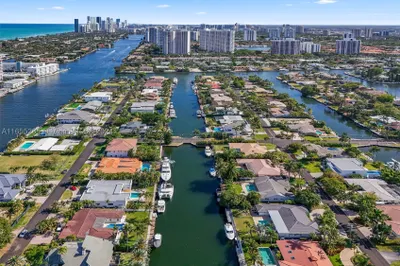 543 Hibiscus Dr 1