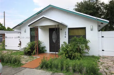 206 SW 2nd Ter 1