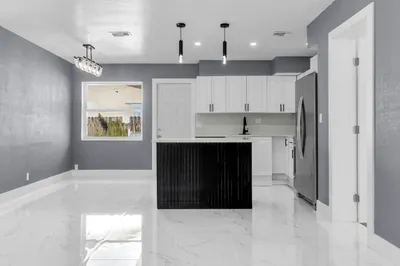 915 SW 3rd Street 1