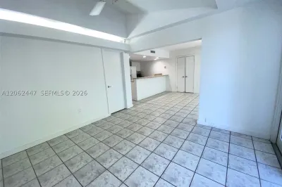 6414 E Miami Lakes Dr E 0 1