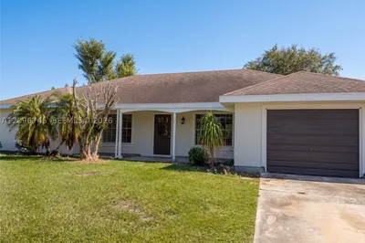 1832 SE Wexford Ct 1