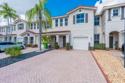 102 Riverwalk Cir #102 1