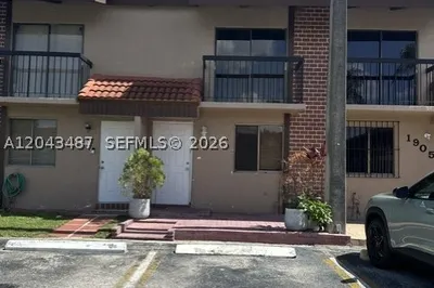 1819 SW 107th Ave #1904 1
