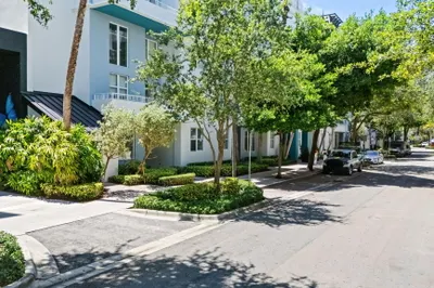 441 NE 5th Avenue #5 1
