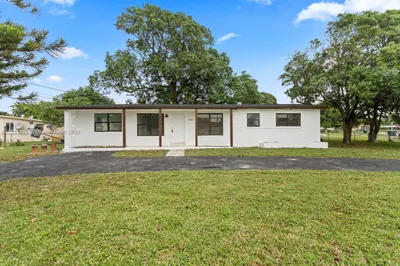 3361 NW 5th Pl 1