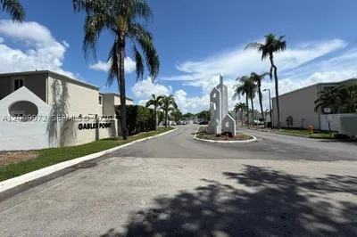 4590 SW 68th Ct Cir #8 1
