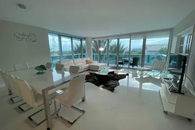 9401 Collins Avenue #402 1