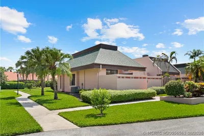 3319 SE La Prado Court 1