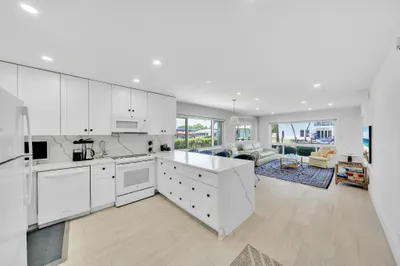 711 NE Harbour Terrace #3010 1