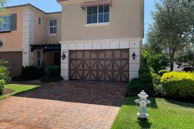 2000 Foxtail View Court 1