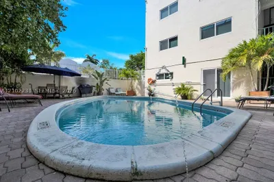 1777 Michigan Ave #206 1