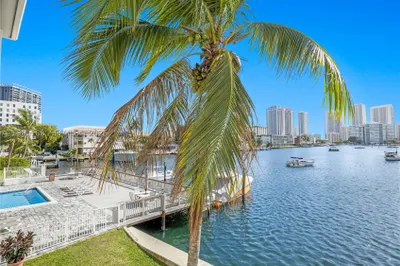 462 Golden Isles Dr #210 1