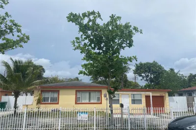465 NE 157th Ter 1