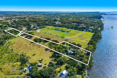 1605 N Tropical Trail 1