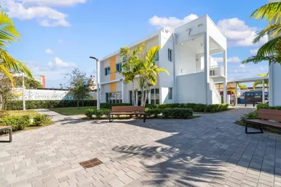 2130 NW 37th Street 1