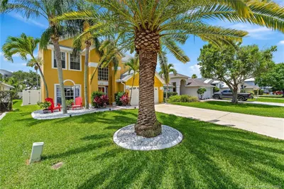 728 NW Waterlily Place 1