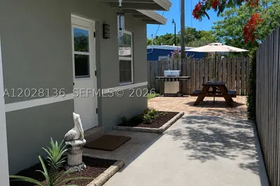 810 NE 3rd Ave 1