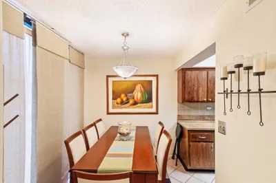 2831 SW 87th Ave #706 1