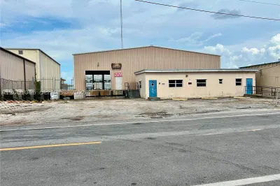 909 NW 13th St 1