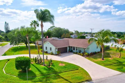 779 SE Carnival Avenue 1