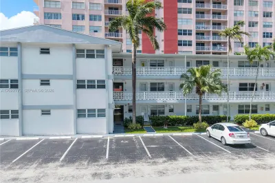 3133 S Ocean Dr #318 1