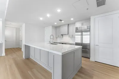 182 Lake Drive #5-101 1