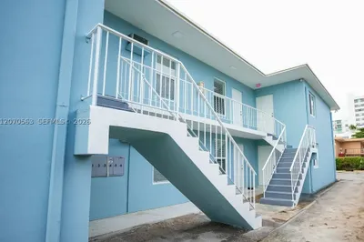 1043 NW 5th St #5 1