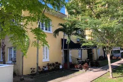 124 Mendoza Ave #8 1