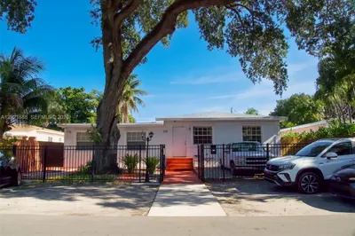 372 NE 162nd St 1