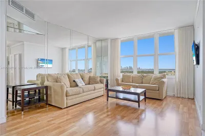 4747 Collins Ave #1503 1
