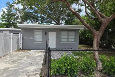 325 SW 14th Ct #C 1