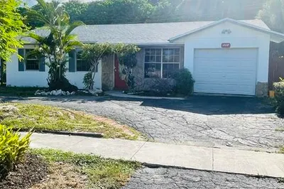 415 NW 7th Court 1