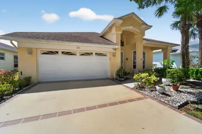 562 NW Lambrusco Drive 1
