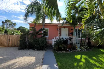 436 NW 8th St 1