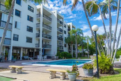 2707 NE 14th St Causeway #502 1