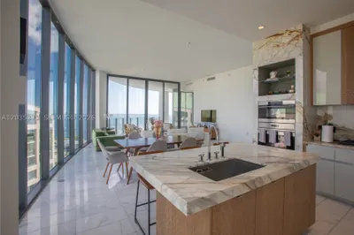 2821 S Bayshore Dr #20D 1