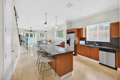 825 SW 12th Street 1
