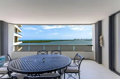 100 Lakeshore Drive #957 1