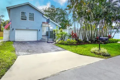 4203 E Sailboat Dr 1