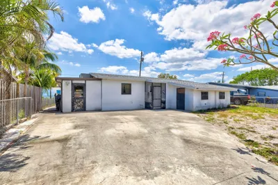 1000 NE 52nd Ct 1