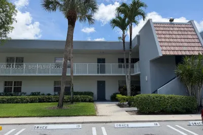 4261 W Palm Aire Dr #202 1
