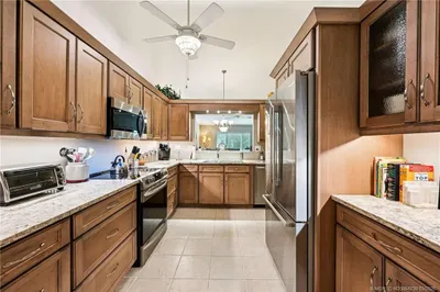 272 NW Broken Oak Trail 1