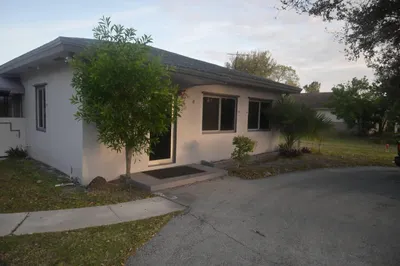 111 SW 10th Avenue 1