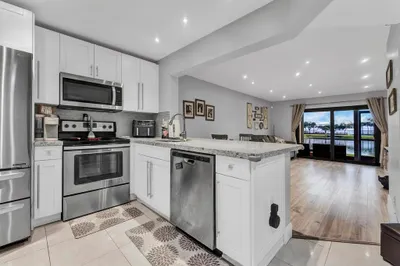 5501 Lakeside Drive #103 1