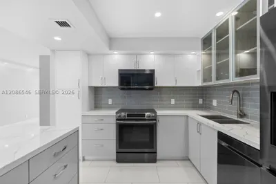 701 Three Islands Blvd #411 1
