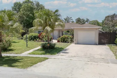 5045 SW 10th St 1
