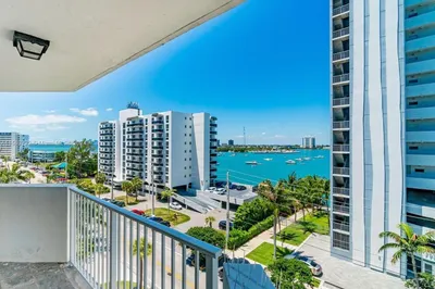 7933 West Dr #715 1